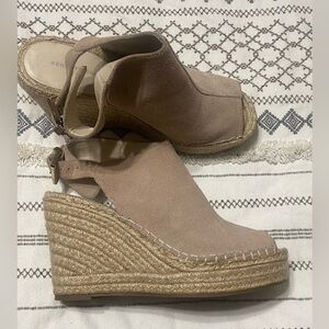 Kenneth Cole New York size 9 suede leather peep toe Espadrille Wedge Sandal